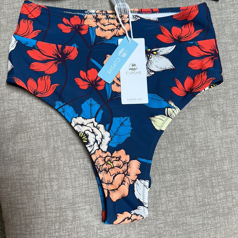 Bathing suit - Picture 2 of 4